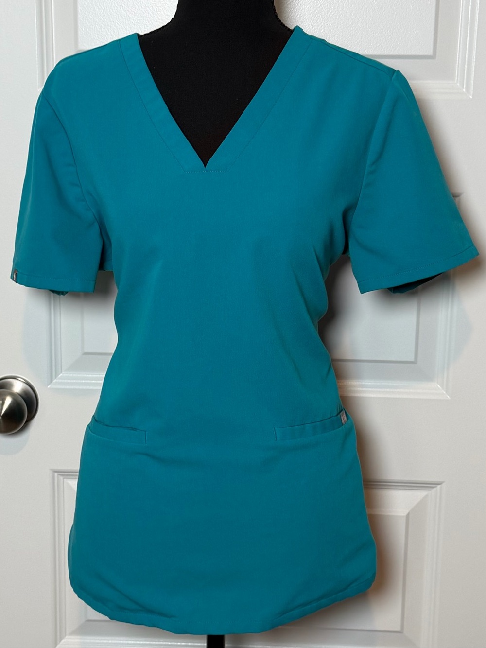 FIGS Casma Scrub Top Medium Teal Retired Color PO 1546